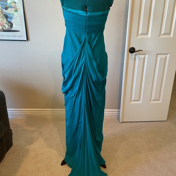 Nicole Miller- crêpe and silk strapless gown - 10 - Picture 3 of 4